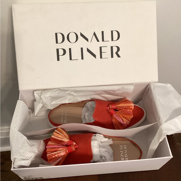 Donald Pliner Great “Chili” Red Genuine Suede Slip Ons w/Colorful Tassels Size 6 - Picture 7 of 8